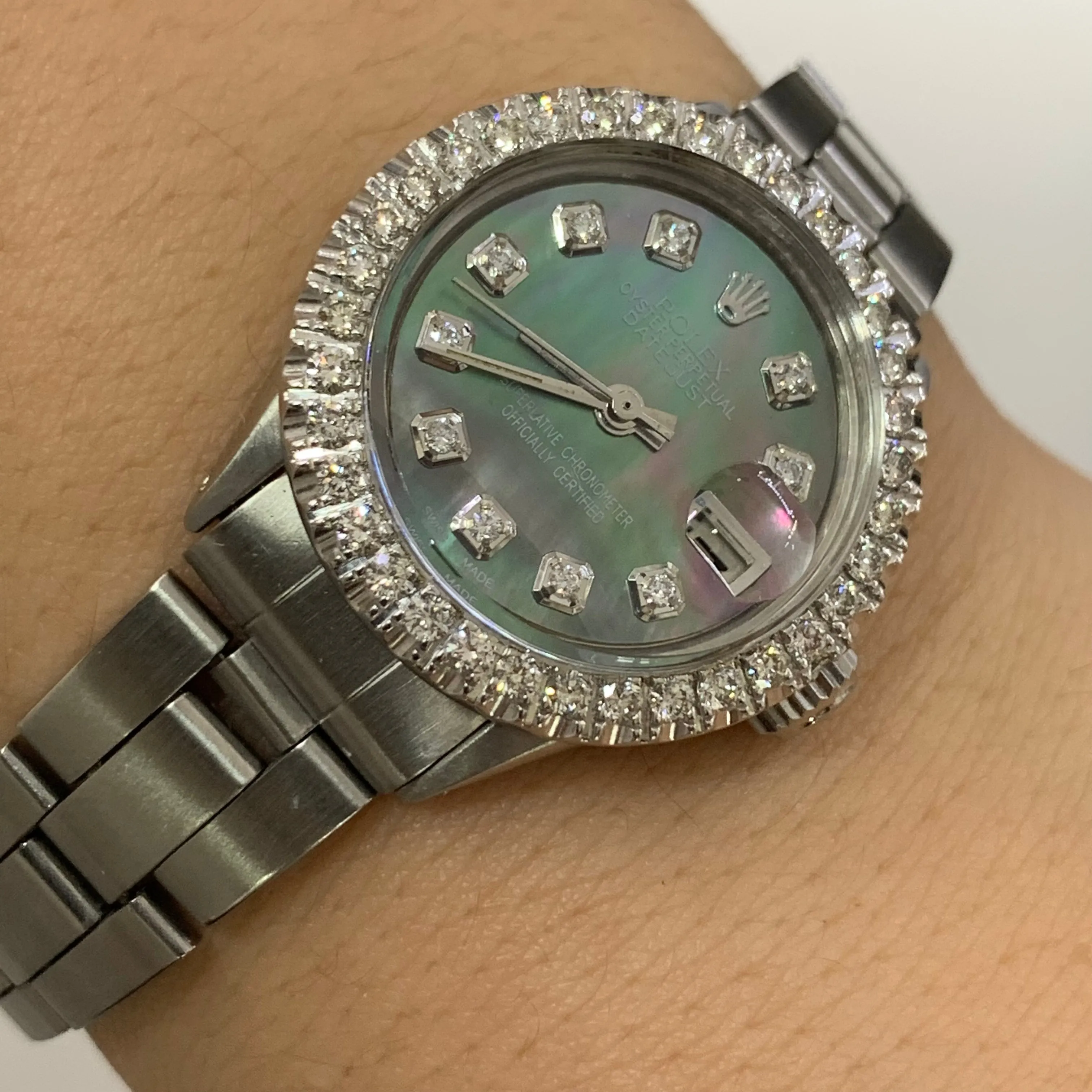 26mm Ladies`Rolex Datejust Watch with Stainless Steel Oyster Bracelet (Diamond mother of pearl (MOP) dial, diamond bezel)