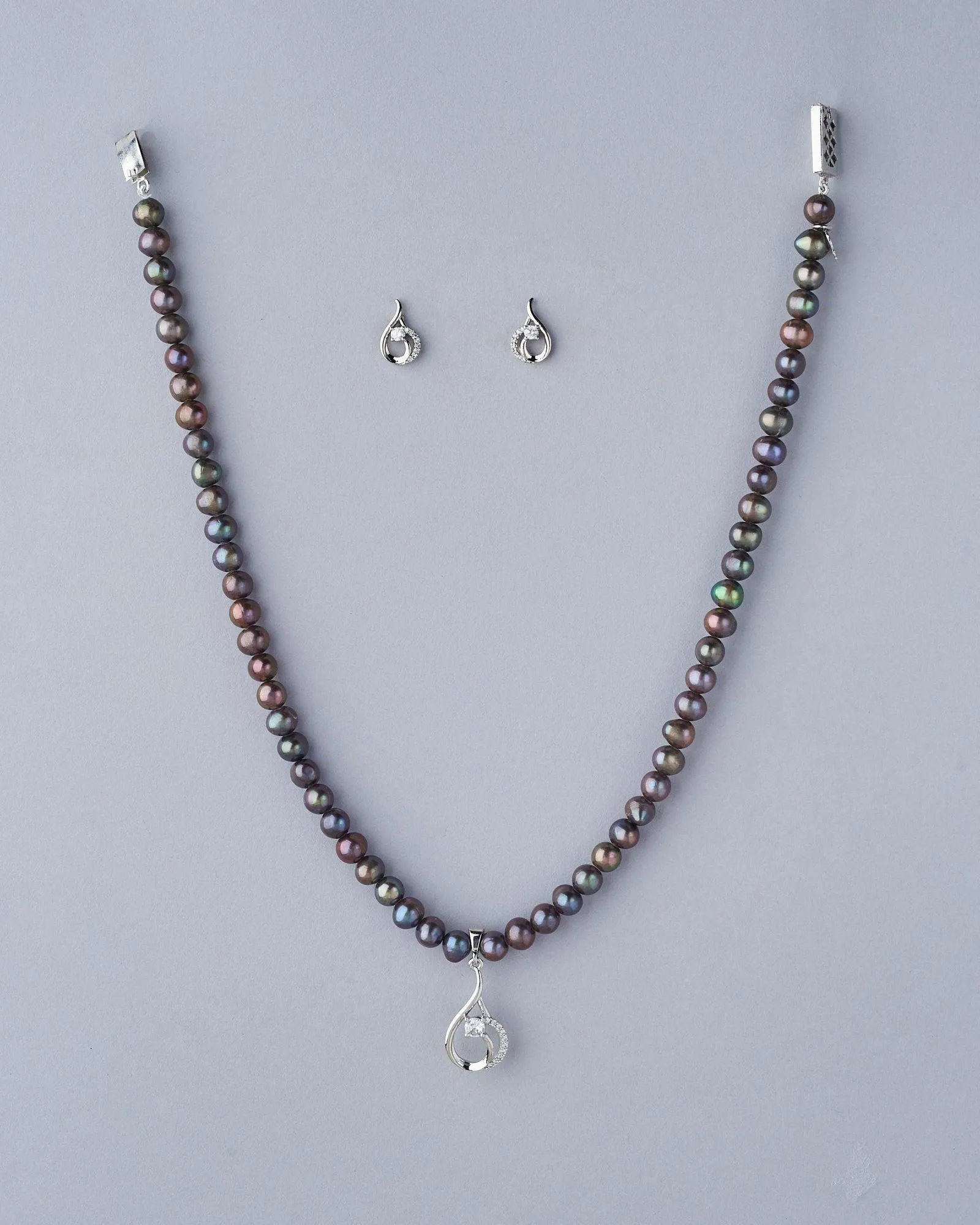 Elegant Pearl Necklace Set