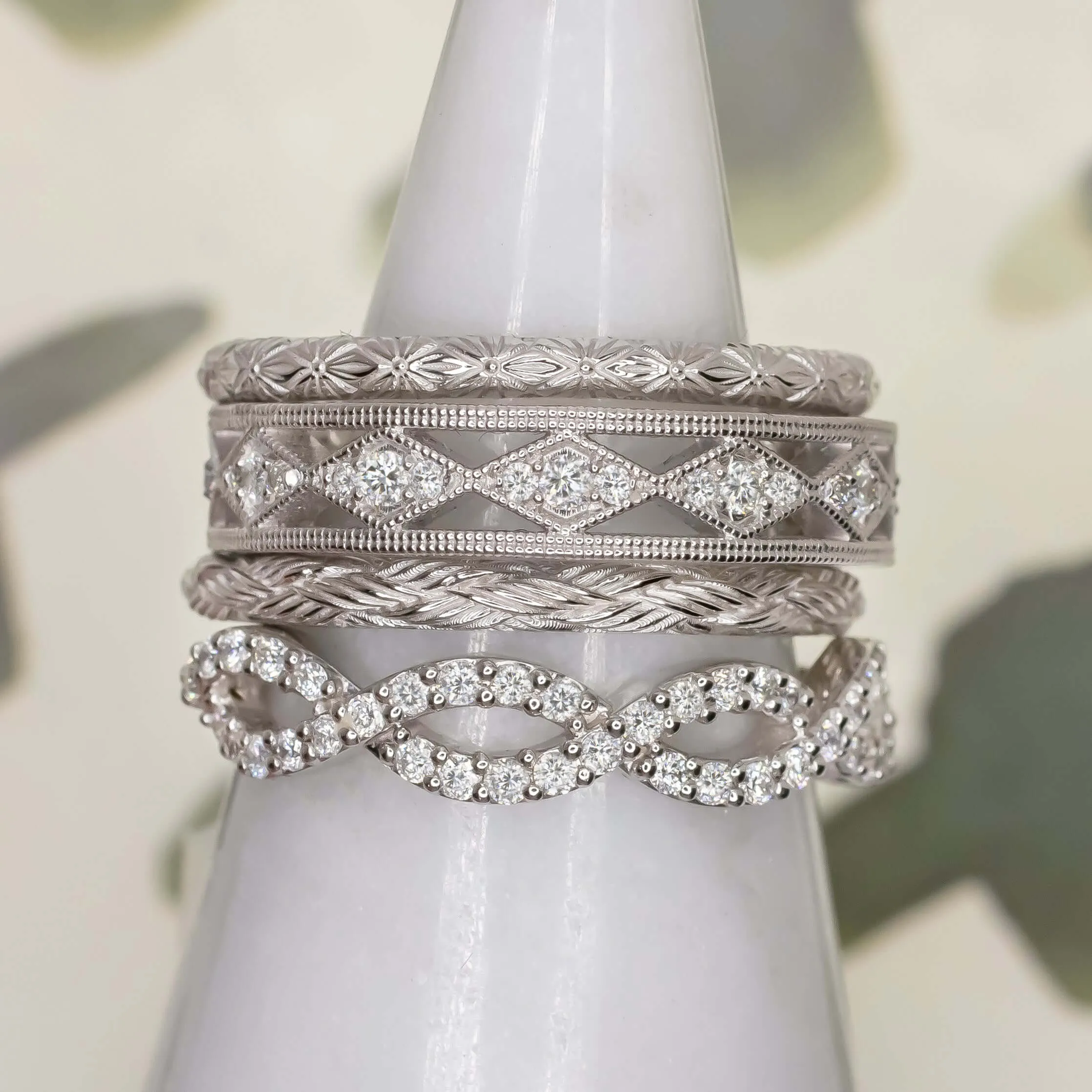 NATURAL DIAMOND CRISS CROSS TWIST WHITE GOLD WEDDING BAND INFINITY STACKING RING