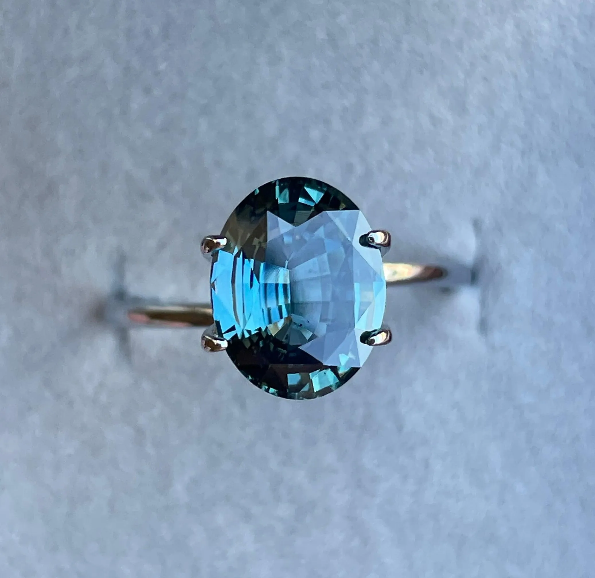 This 3.01 carat Teal Mermaid Sapphire/ Teal Sapphire/ Green sapphire/ bi colour Sapphire/ parti sapphire/ Engagement Ring/ Montana sapphire/