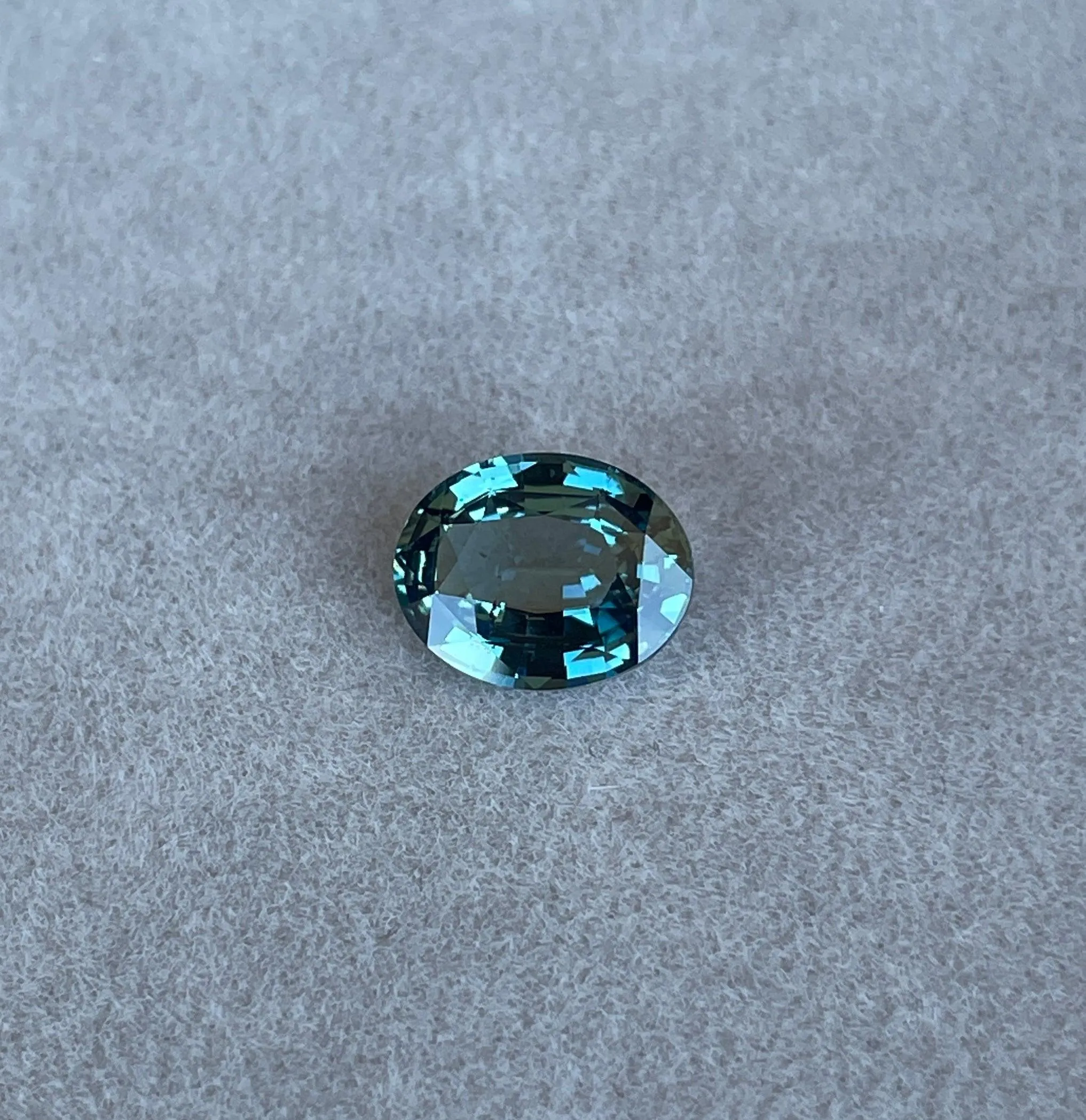 This 3.01 carat Teal Mermaid Sapphire/ Teal Sapphire/ Green sapphire/ bi colour Sapphire/ parti sapphire/ Engagement Ring/ Montana sapphire/