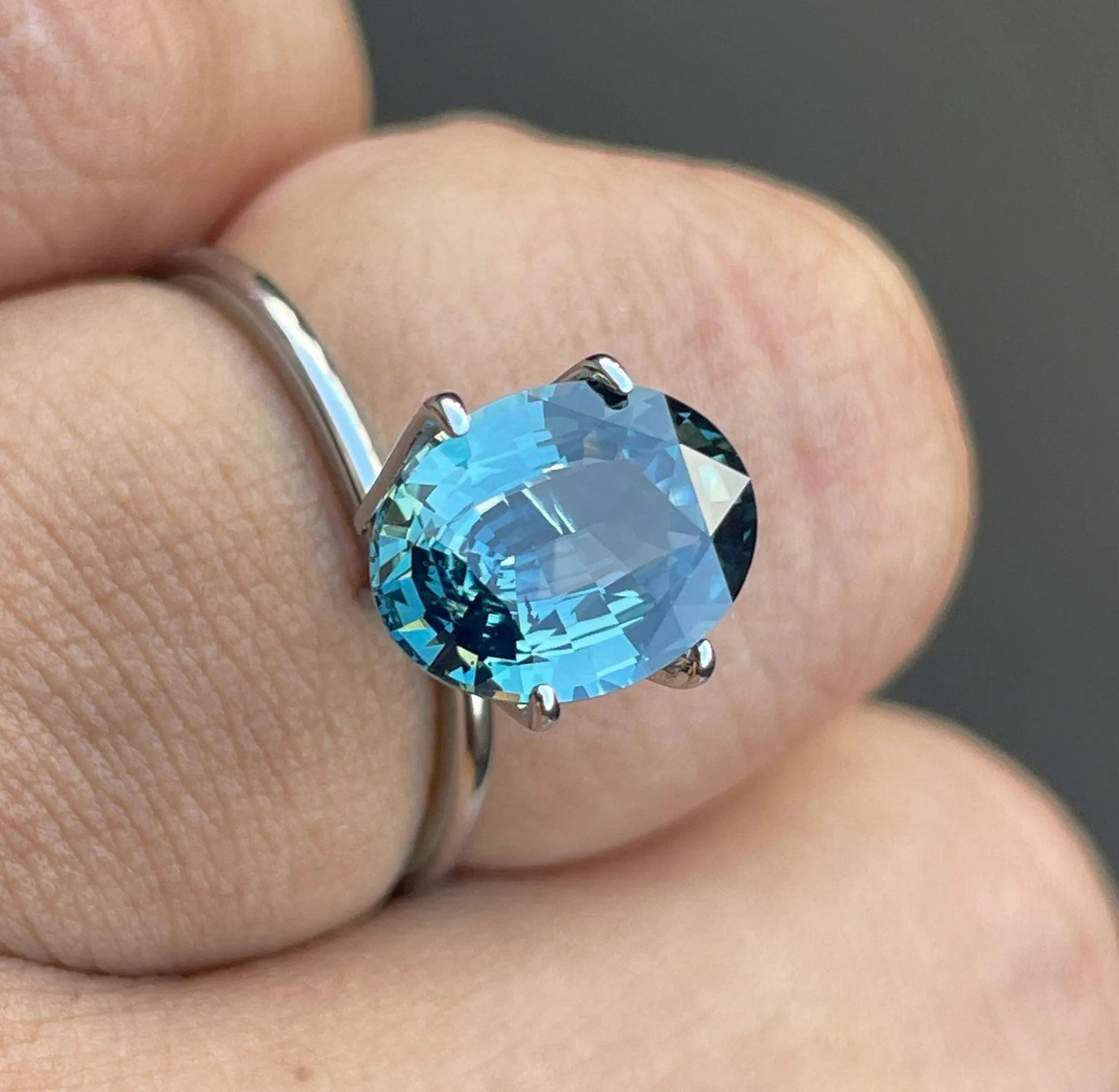 This 3.01 carat Teal Mermaid Sapphire/ Teal Sapphire/ Green sapphire/ bi colour Sapphire/ parti sapphire/ Engagement Ring/ Montana sapphire/