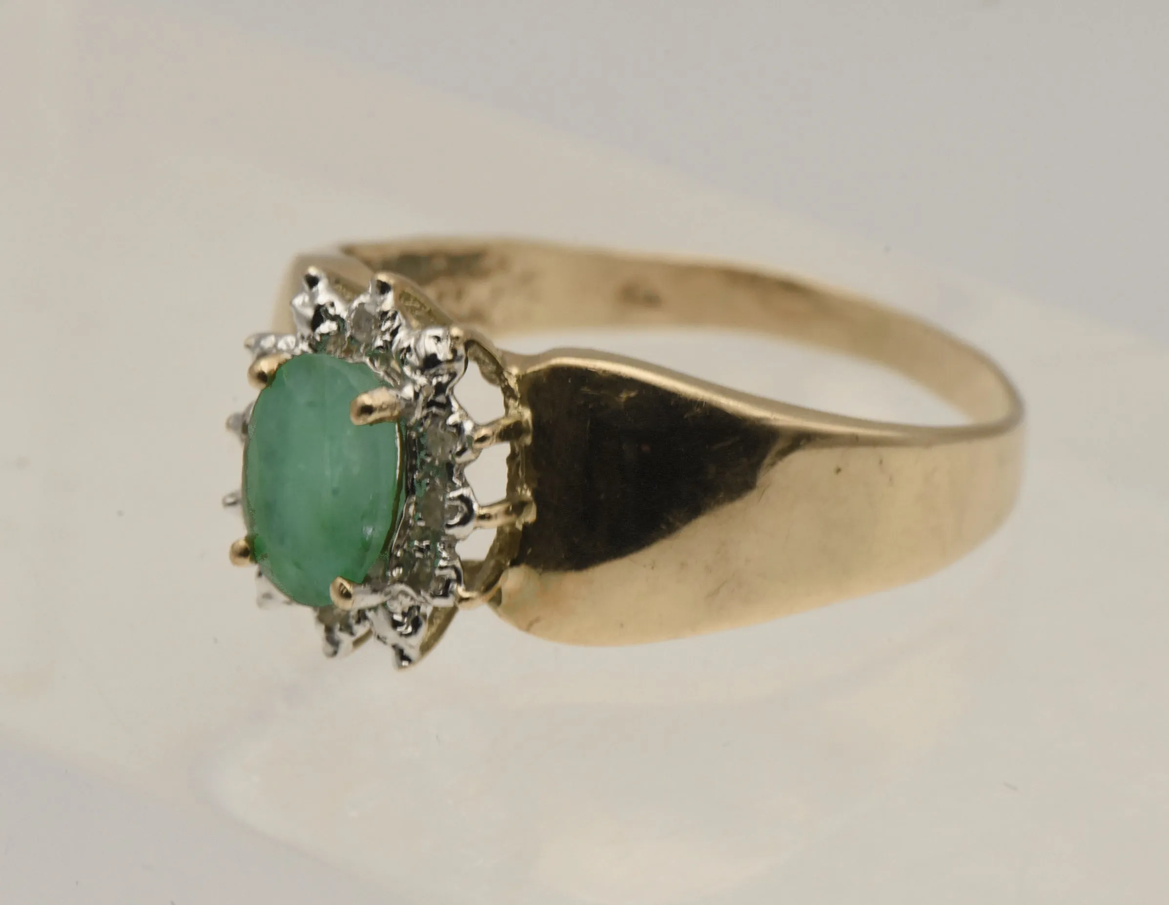 Vintage 10k Gold Emerald and Diamonds Halo Ring - Size 8.75