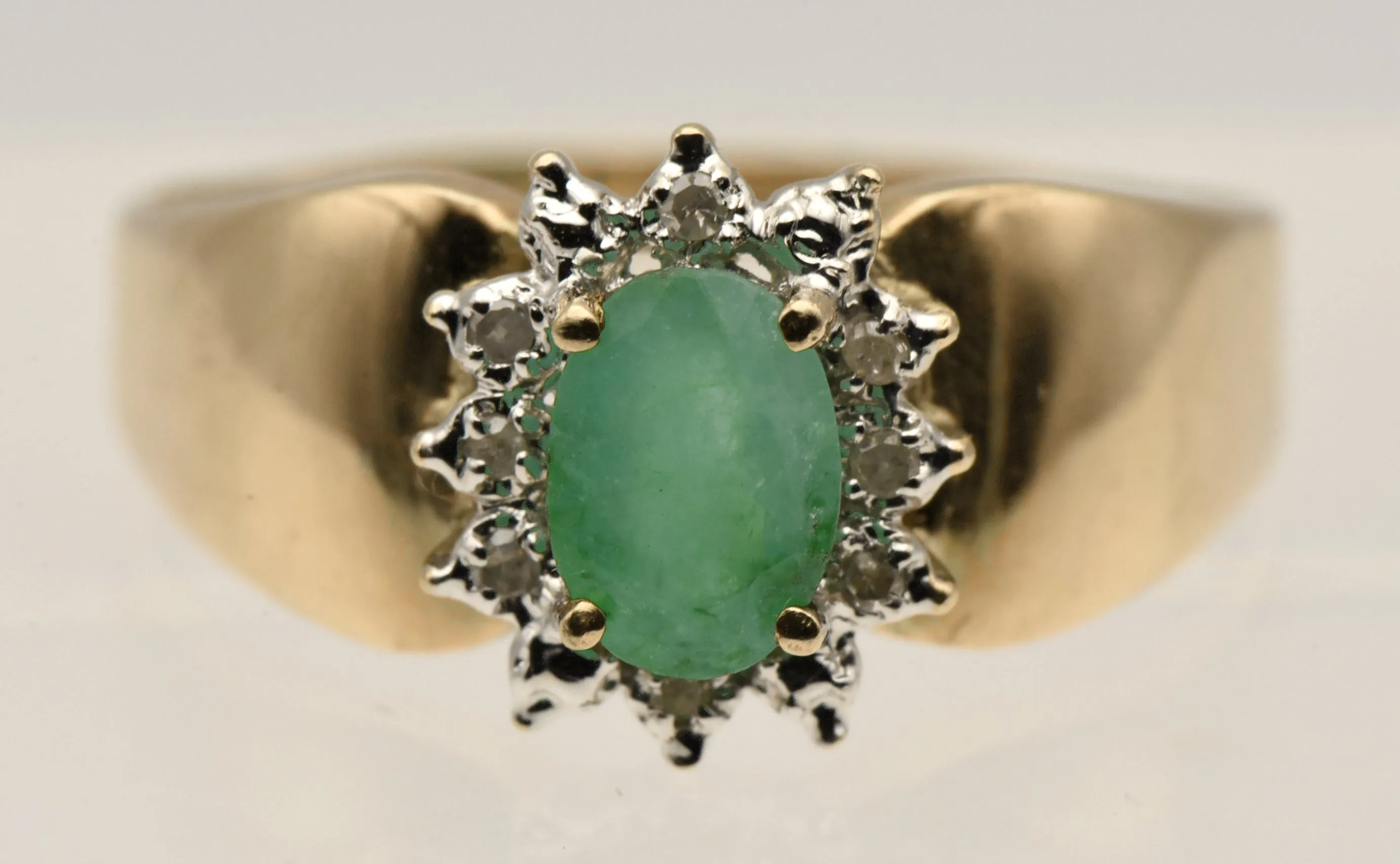 Vintage 10k Gold Emerald and Diamonds Halo Ring - Size 8.75